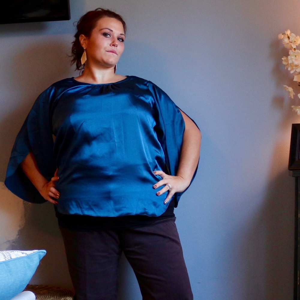 Textured Satin Crew Neck Open Sleeve Blouse 1X